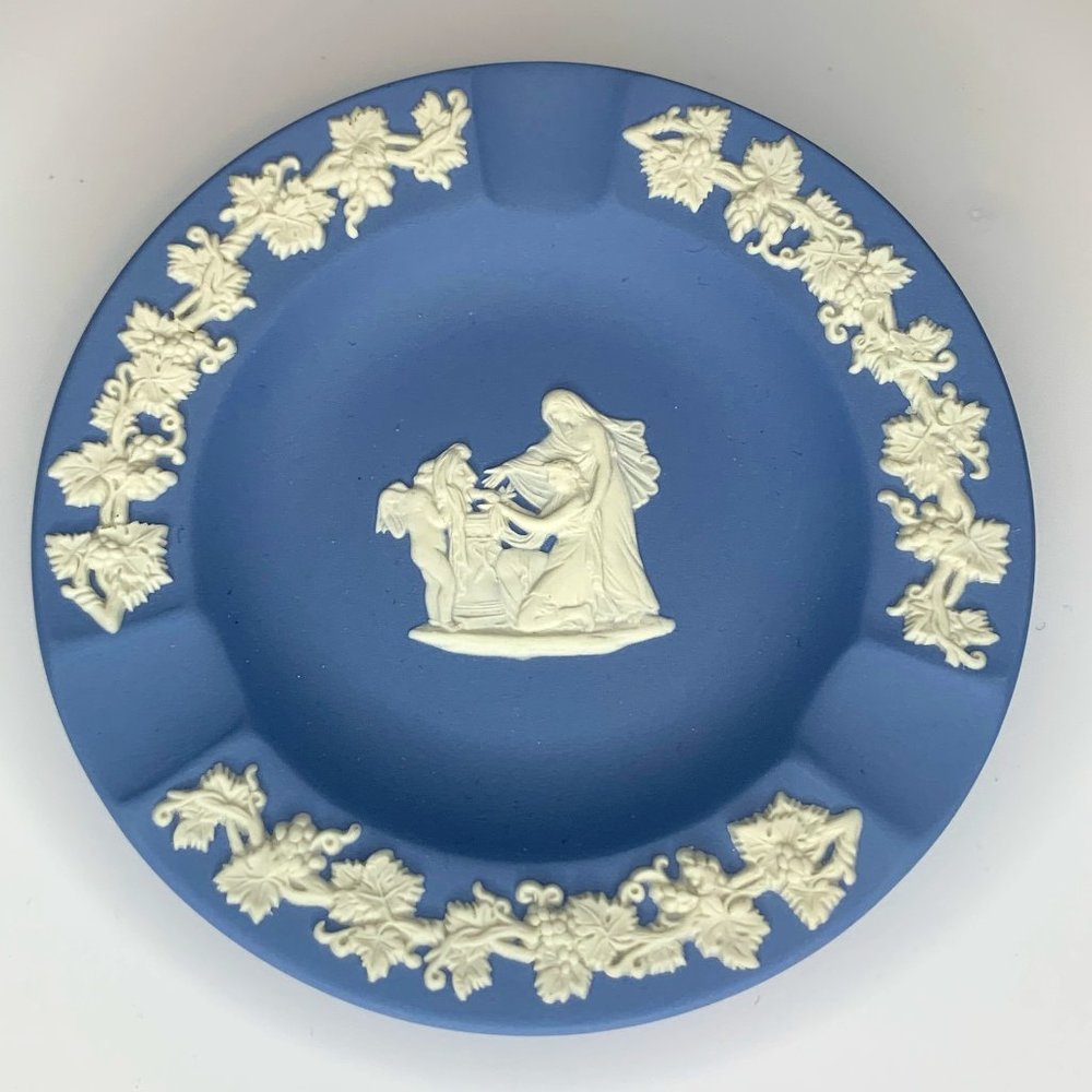 Wedgwood Portland Blue Ashtray Cupid As Oracle